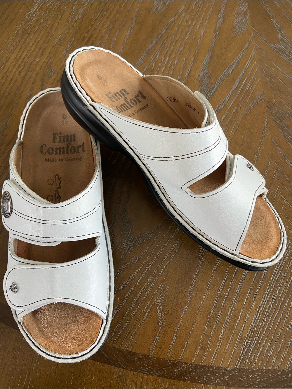 Finn Comfort White Leather Women’s Slide Sandals. Size 39.